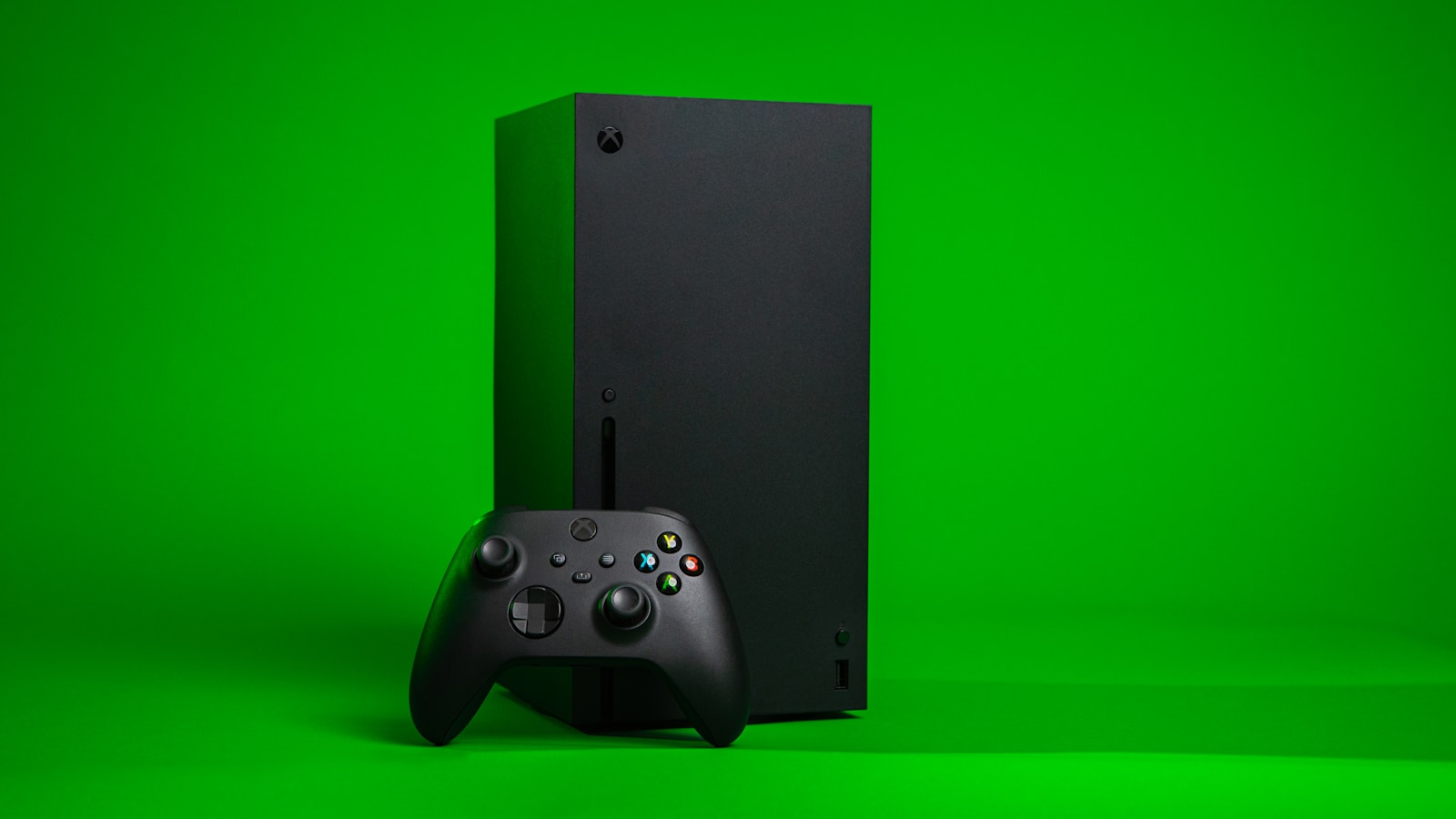 Xbox Series controller ready for Campaign Evolved co-op and midweek Game Pass experiments
